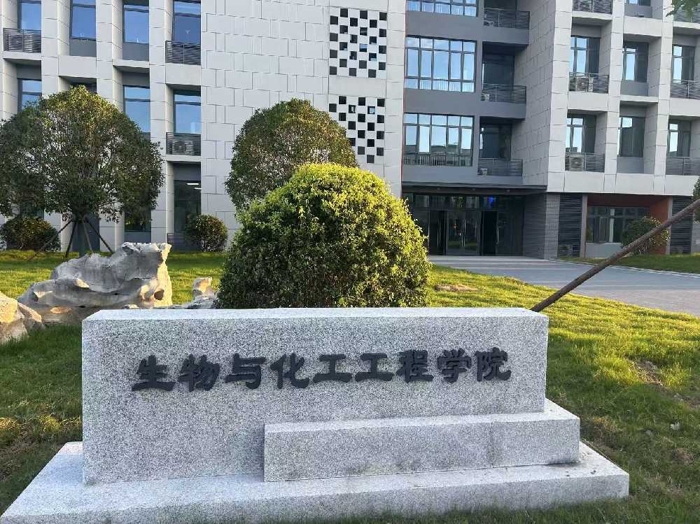 察雅县扬州职业大学体育场高杆灯项目